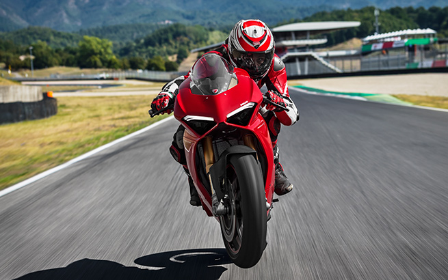 InsideRACING Ducati’s new Panigale V4!