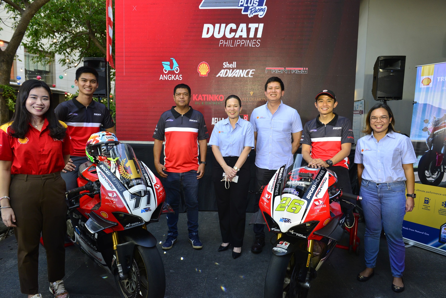 GeiserMaclang_ShellAdvance-DucatiPartnership_Photo2