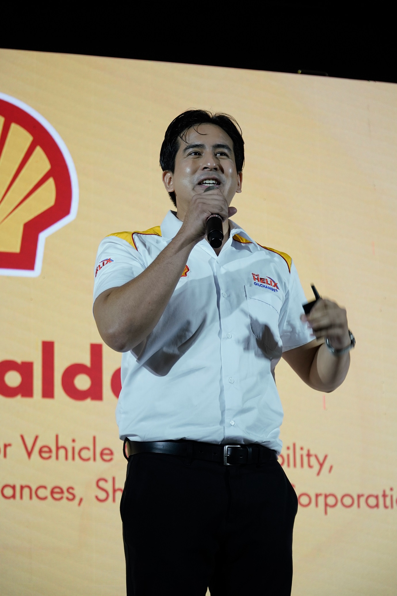 Geisermaclang Transformingvehicle Oilchangesintohighlightyourdayshell Photo3