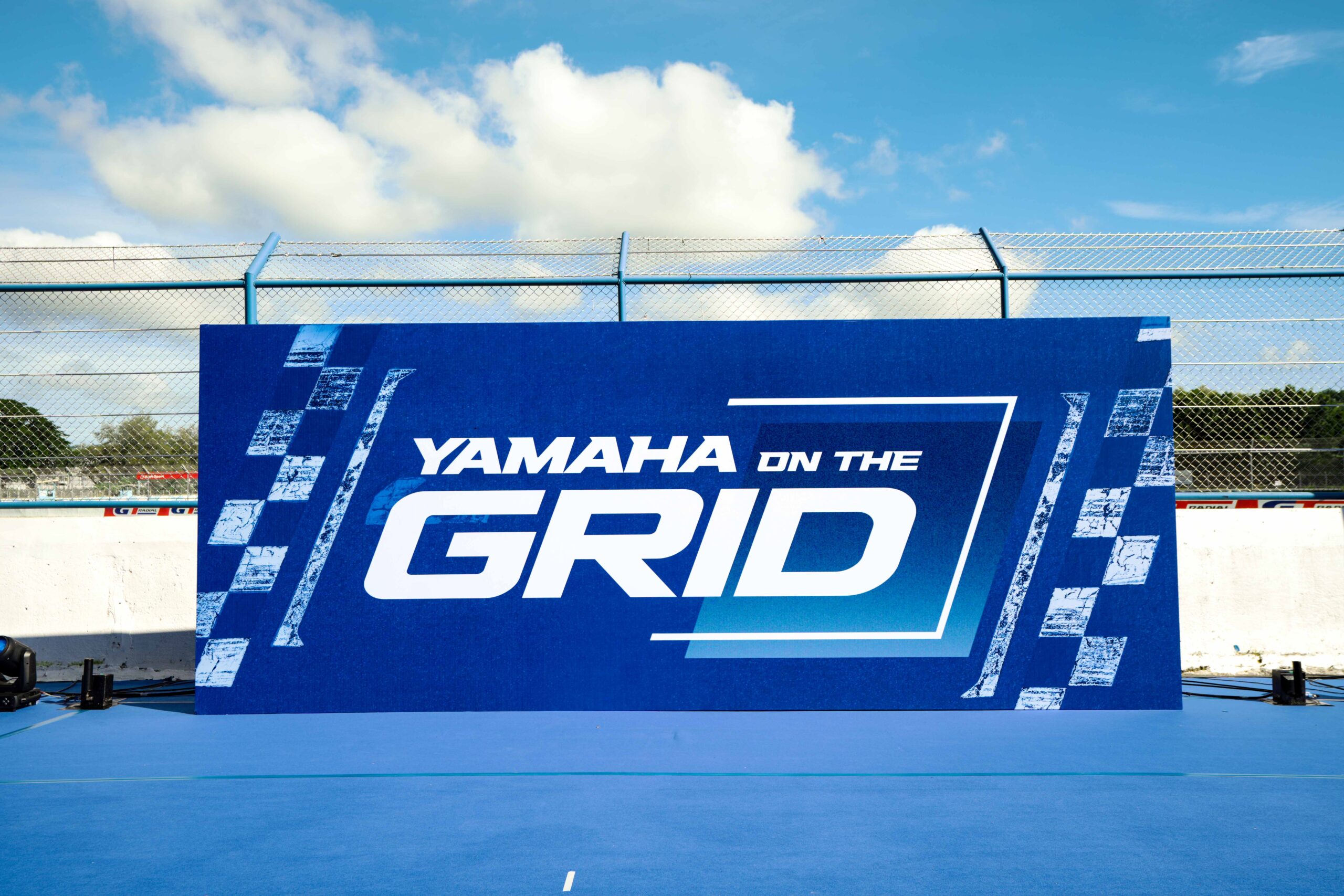 01 Yamaha On The Grid