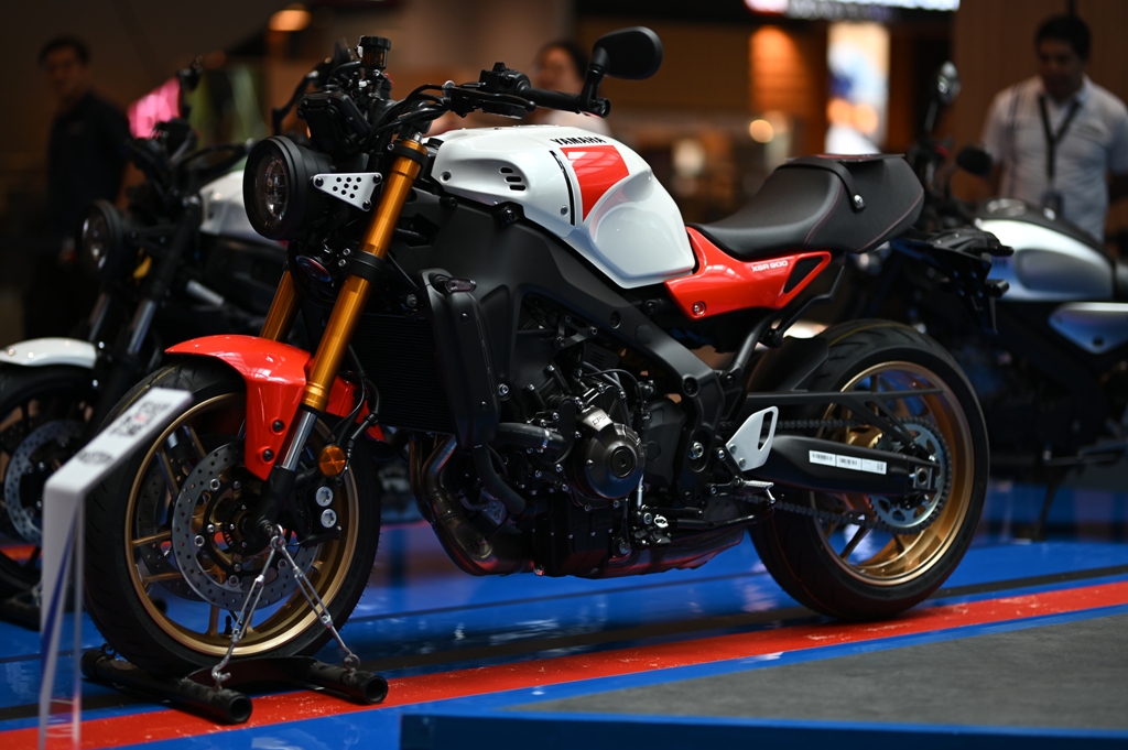 10 Sport Machine Night