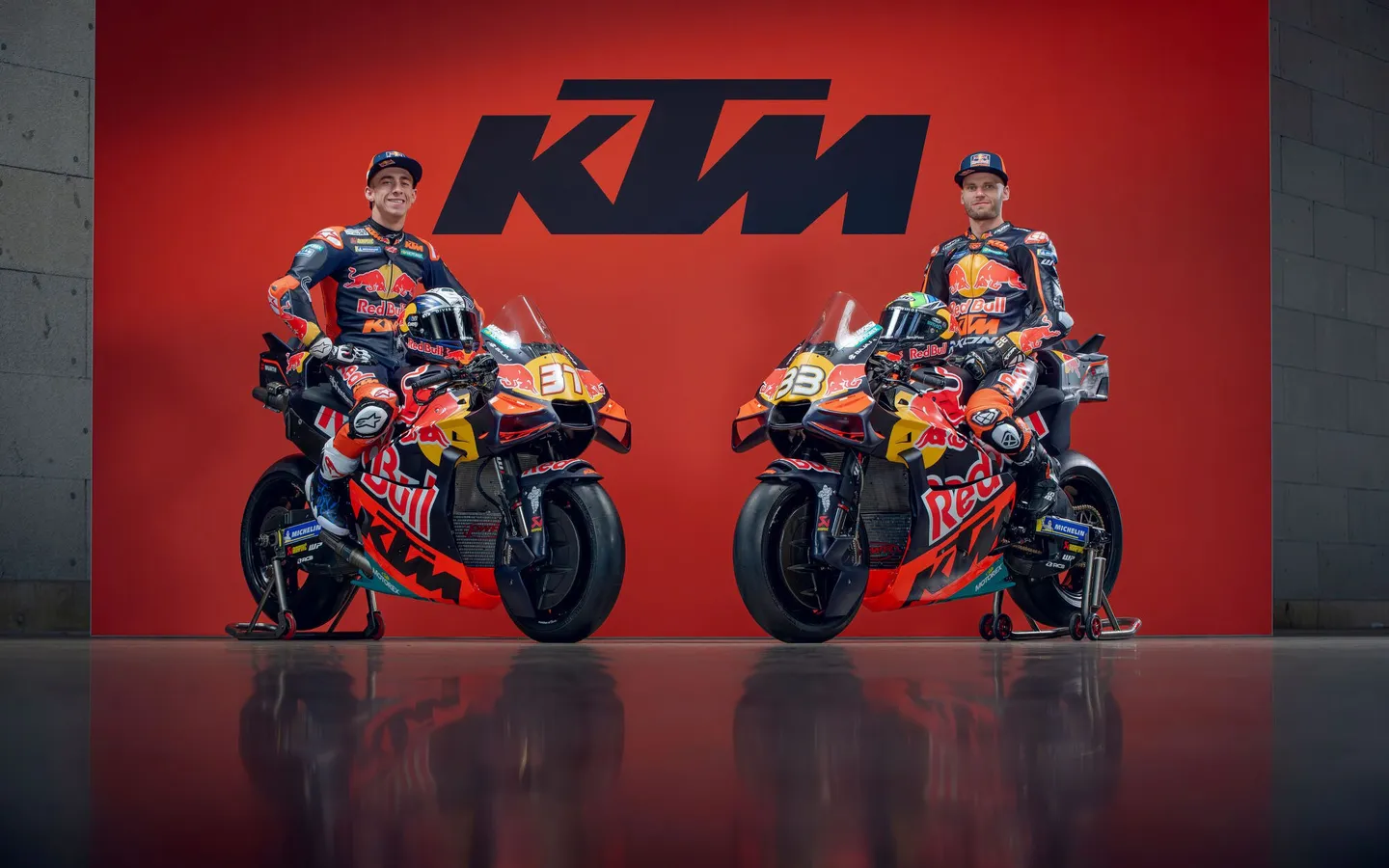 732613 Pedro Acosta 37 Brad Binder 33 Red Bull Ktm Motogp 2026 Photo Red Bull Ktm Factory Racing