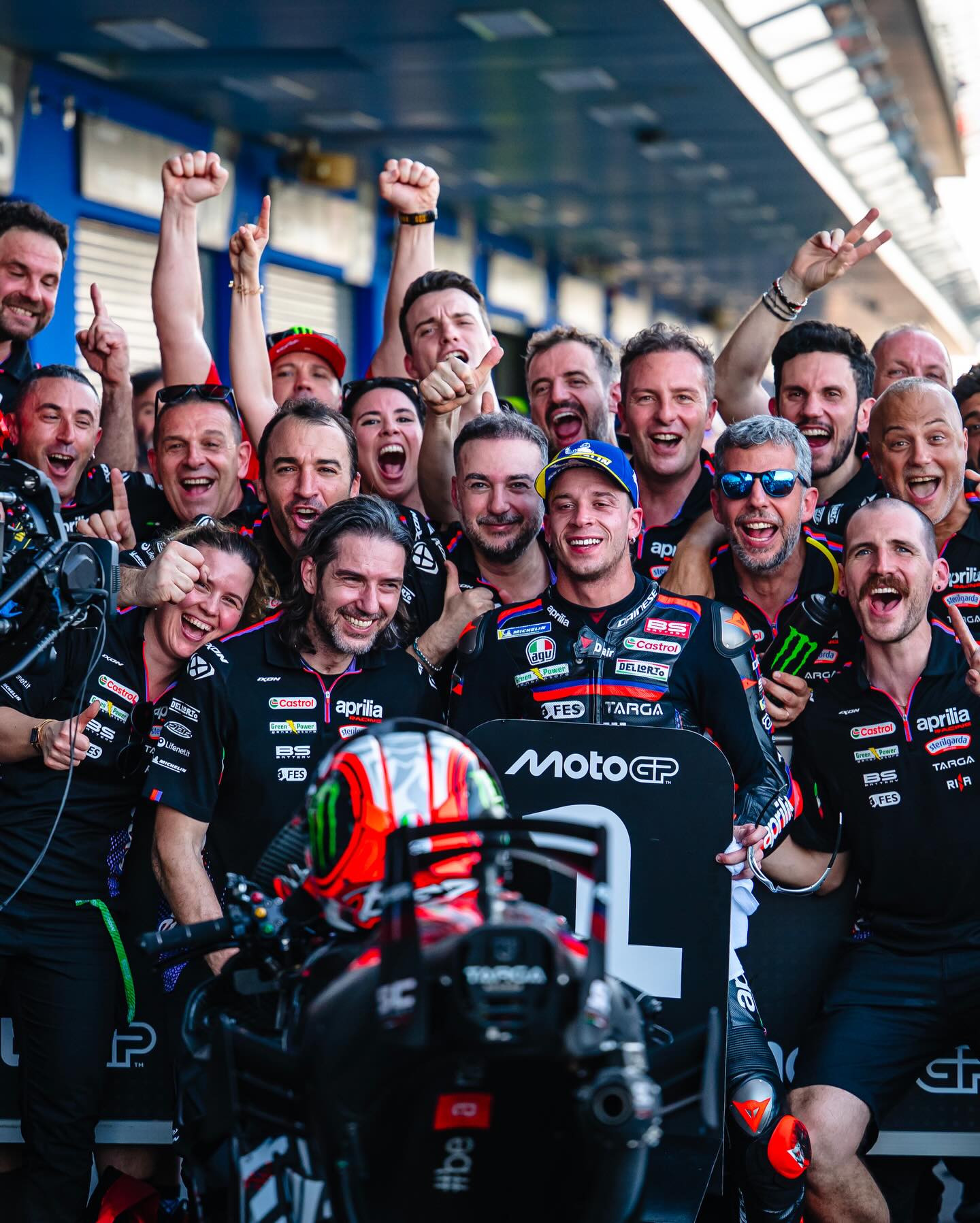 643548538 18565496098037274 2633590856054031567 N