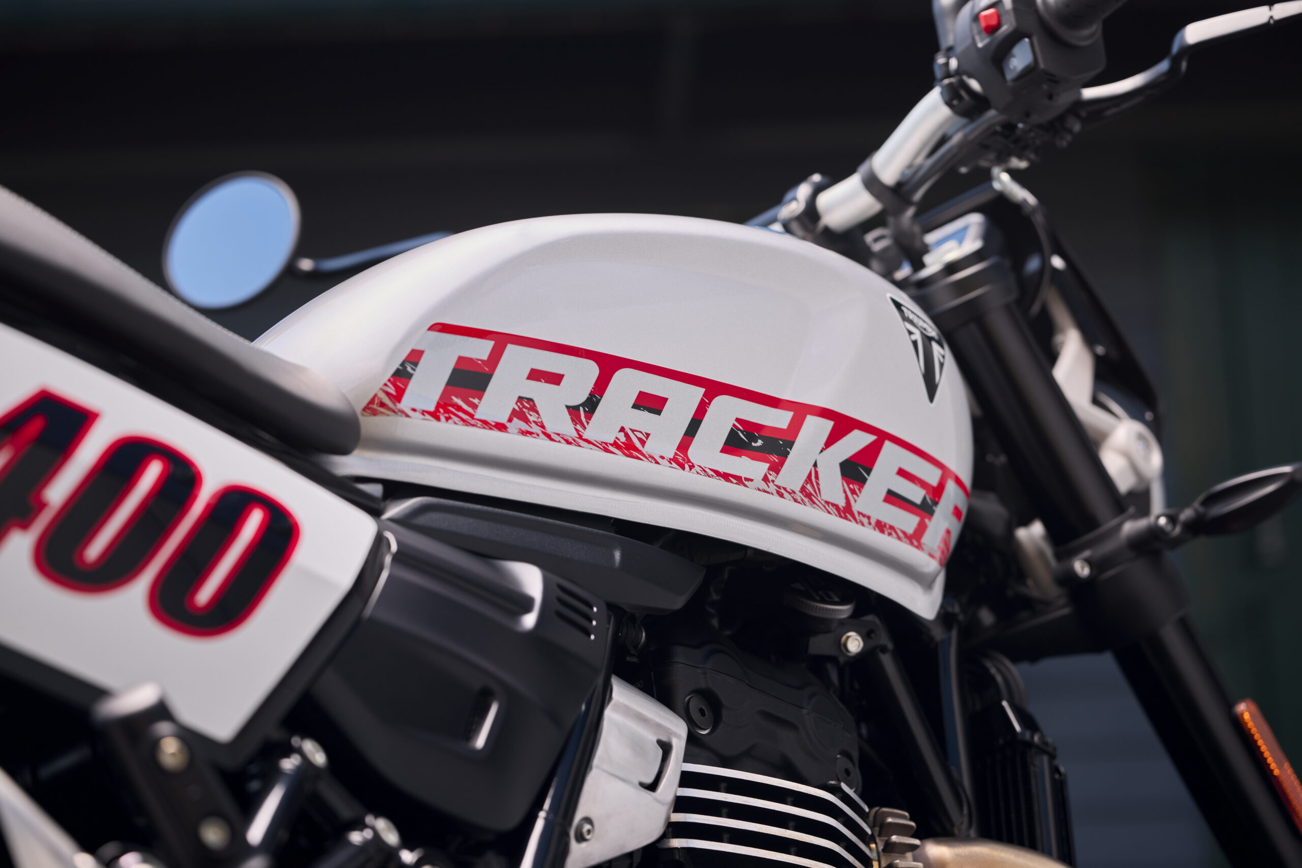 Tracker 400 Oe My26 10037 Jp